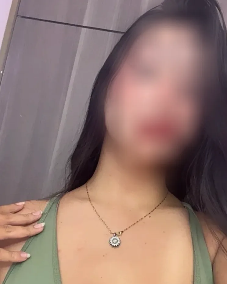 Andrea, 27