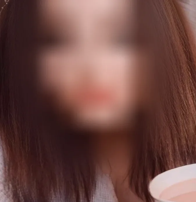 Nora, 23